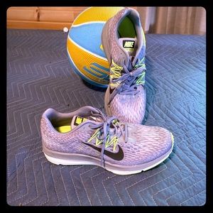 Nike men’s size 9 sneakers